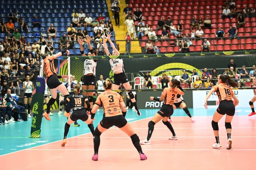 Sesc RJ Flamengo enfrentou o Osasco na semifinal da Copa Brasil de vôlei (Foto: Divulgação/ CBV)