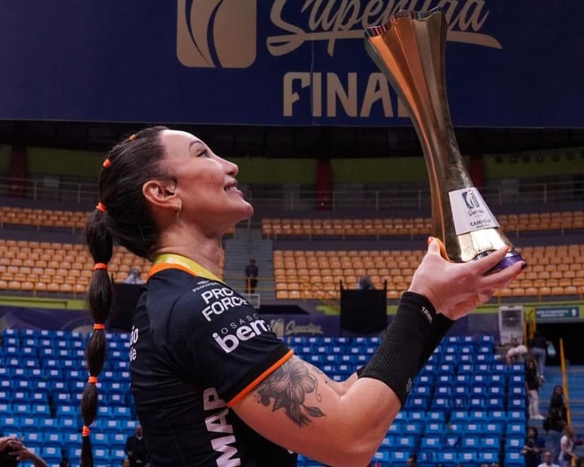 Tifanny vai poder jogar a Copa Brasil de vôlei feminino (Foto: Reprodução X)