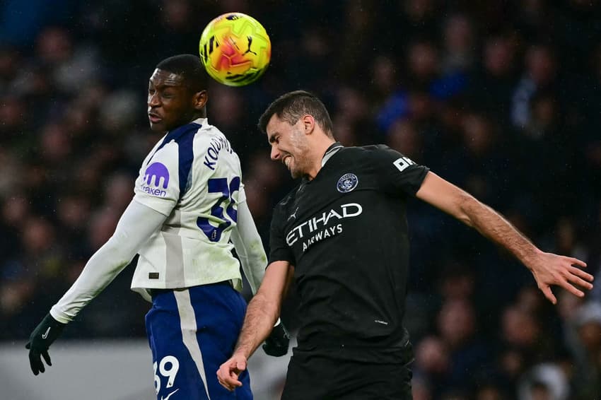Pela Premier League, Tottenham e Manchester City empataram por 2 a 2 (Foto: Ben STANSALL / AFP)