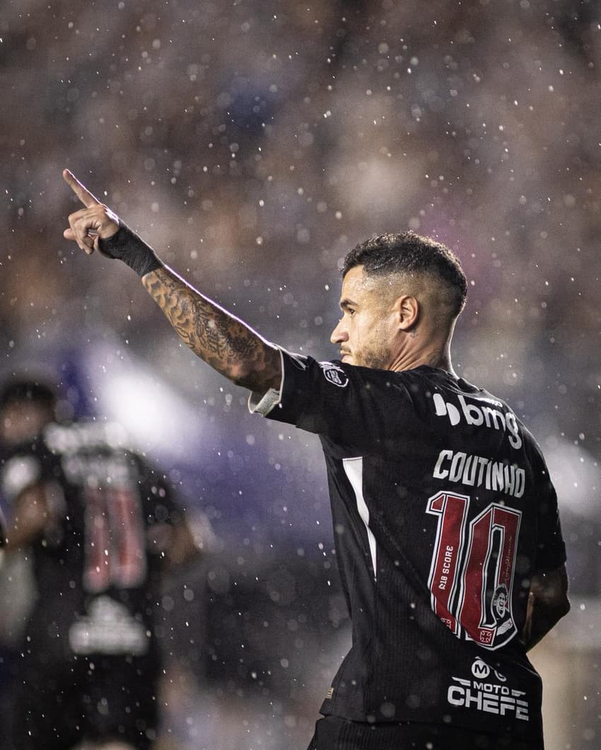 Coutinho fez um dos gols do Vasco sobre o Botafogo (Foto: Matheus Lima/Vasco)