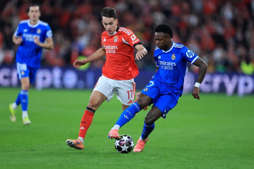 Vini Jr em ação no jogo do Real Madrid contra o Benfica pela Champions