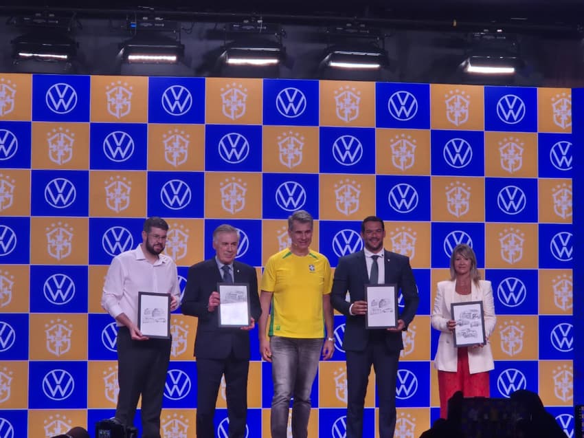 Representantes das Seleções Brasileiras, CBF e Volkswagen (Foto: Sharon Prais/Lance!)