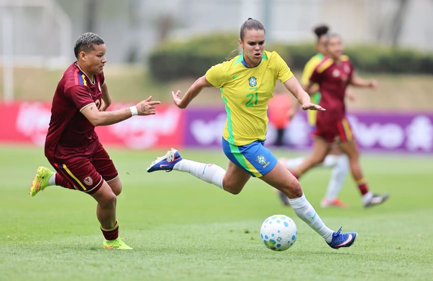 Ana Vitória em ação durante o amistoso da Seleção Feminina com a Venezuela, em Toluca Créditos: Lívia Villas Boas/Staff Images/CBF