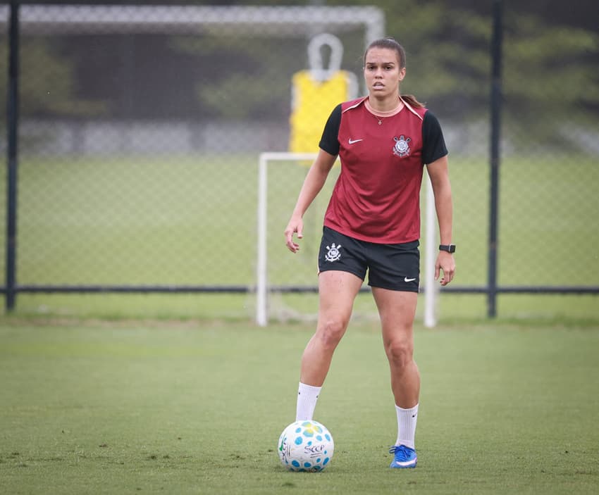 Ana Vitória, do Corinthians, durante treino nesta terça. (Rodrigo Gazzanel/Corinthians)