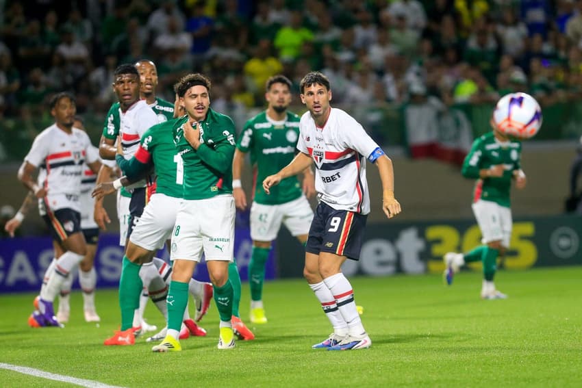 Palmeiras e São Paulo se enfrentando pelo Paulistão (Foto: Fernando Roberto/UAI FOTO)