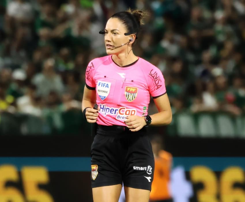 Daiane Muniz apita Palmeiras x São Paulo (Foto: ESDRAS MARTINS/MOCHILA PRESS)