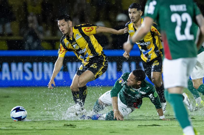 Vitor Roque durante a final do Campeonato Paulista, em Novo Horizonte. (Foto: LEO BARRILARI/Gazeta Press)