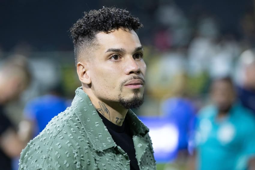 Paulinho durante partida entre o Fluminense e o Palmeiras. (Foto:  Renato Padalka/Ekobanpress)