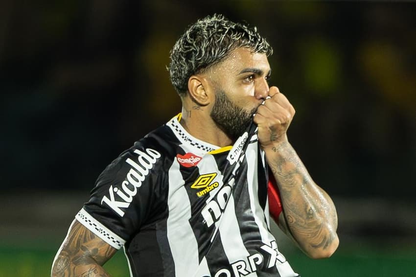 Gabriel Barbosa marcou os dois gols do Santos na partida. (Foto: Joisel Amaral/ Agif/Gazeta Press)