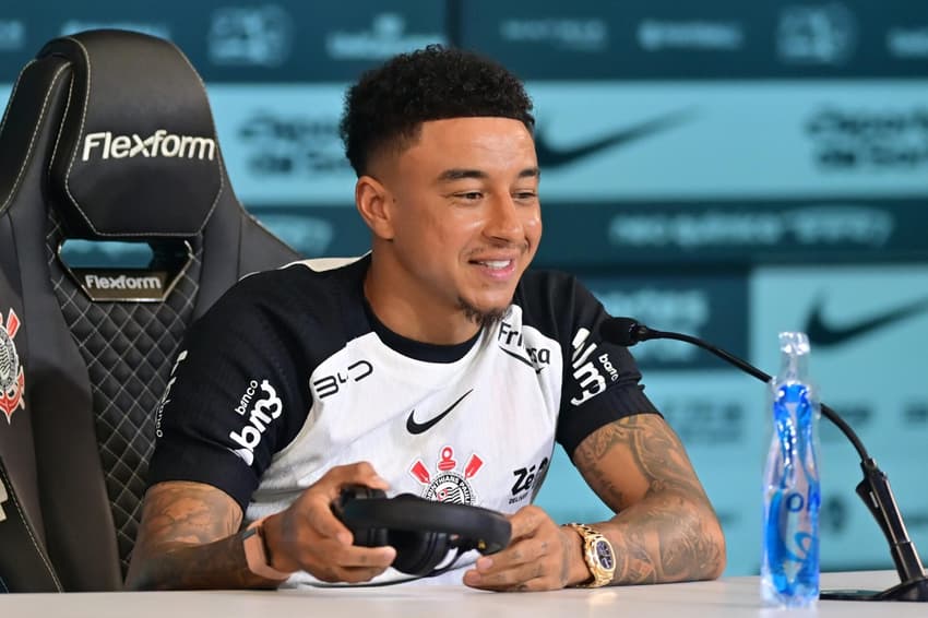 Jesse Lingard foi apresentado oficialmente no Corinthians (Foto: Eduardo Carmim/Photo Premium/Gazeta Press )