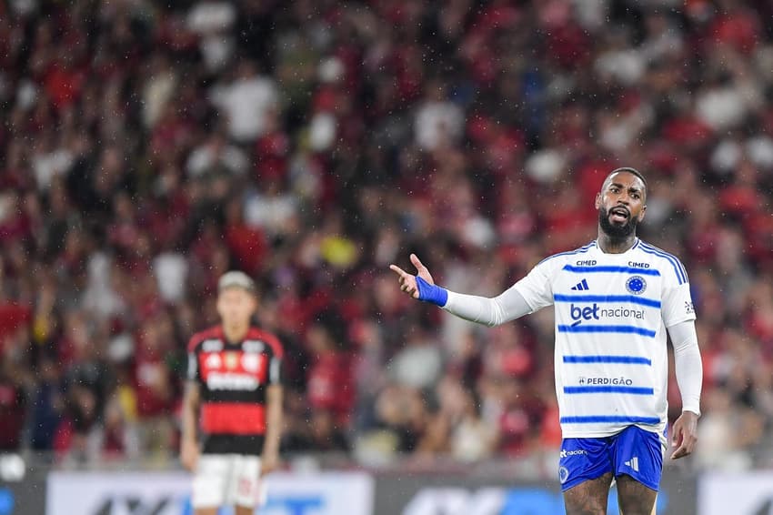 Gerson em vitória do Flamengo sobre Cruzeiro (Foto: Thiago Ribeiro/ Agif/Gazeta Press)