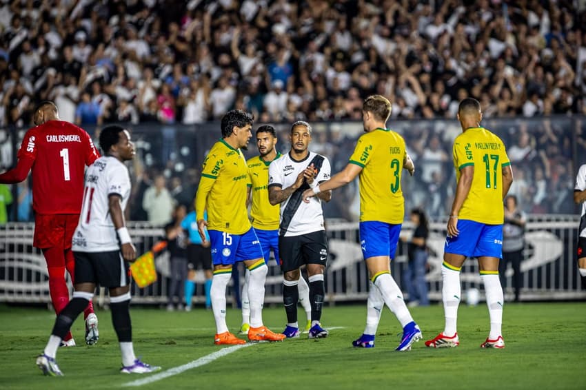 Torcedores perdem a paciência com jogador em Vasco x Palmeiras: 'Sempre ele'