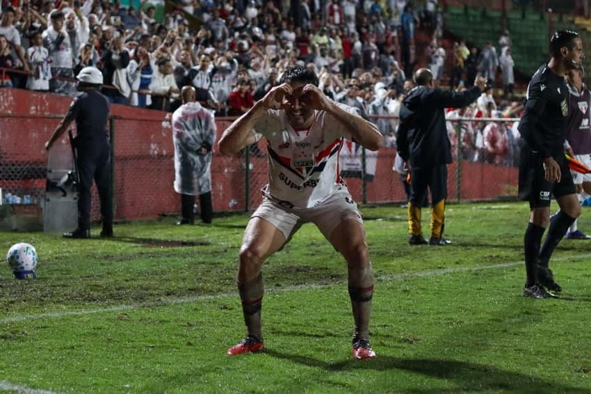 Calleri comemora gol marcado pelo São Paulo