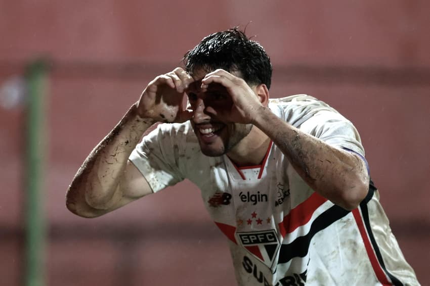 Calleri comemora gol marcado pelo São Paulo