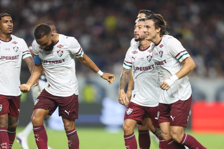 Jogadores do Fluminense comemoram gol contra o Remo (Foto: Fernando Torres/ Agif/Gazeta Press)