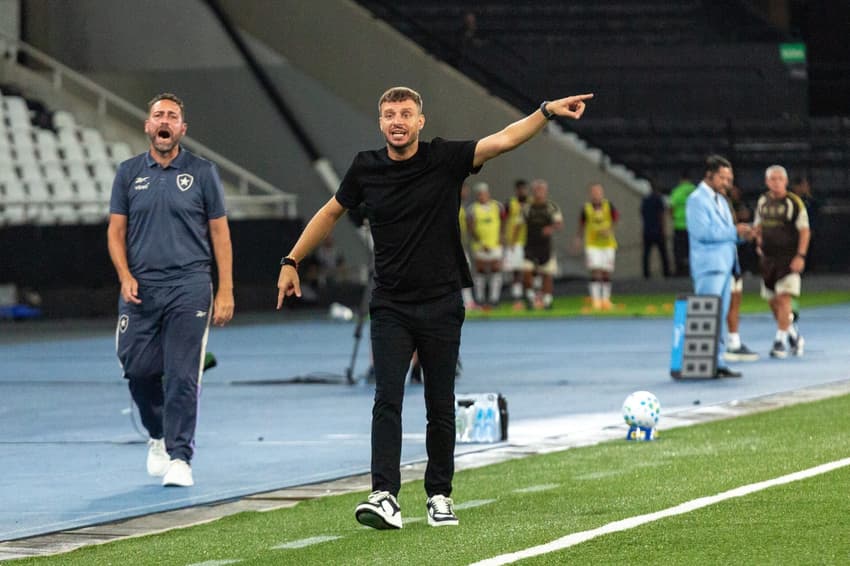 RIO DE JANEIRO (RJ), 14.03.2026 - FUTEBOL / CAMPEONATO BRASILEIRO 2026 - Botafogo x Flamengo - Anselmi em Partida entre Botafogo x Flamengo valido pela sexta rodada do Campeonato Brasileiro, realizada no Estadio Nilton Santos, na noite desse Sabado (14). (Foto: Vyctor Santos/Pera Photo Press/Gazeta Press)