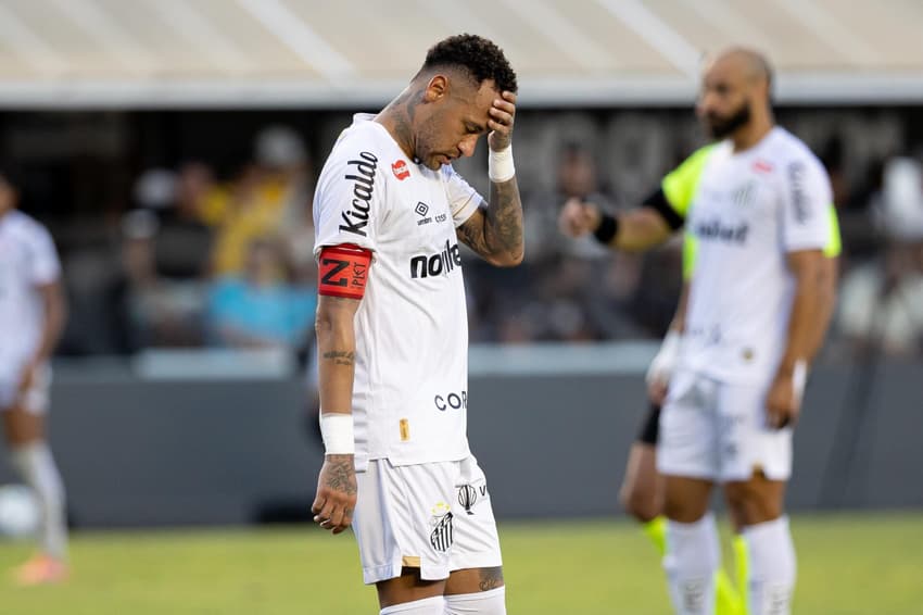 Santos(SP), 15/03/2026 - Campeonato Brasileiro 2026 - Santos FC x Corinthians -Neymar Jr. , jogador do Santos, durante partida Santos FC x Corinthians, valida pela sexta rodada do Campeonato Brasileiro Serie A 2026, neste domingo (15) no Estádio Urbano Caldeira (Vila Belmiro) em Santos -SP. Foto: Léo Barrilari/GazetaPress.
