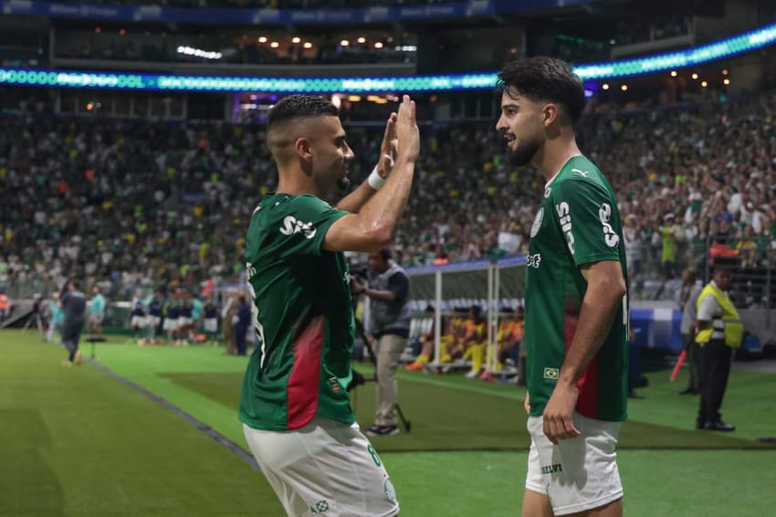 Andreas Pereira e Flaco López comemoram gol do Palmeiras contra o Mirassol, no Allianz Parque, em jogo válido pelo Brasileirão (Foto: Leco Viana/Thenews2/Gazeta Press)