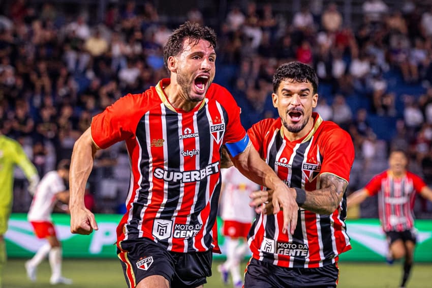 Calleri comemorando gol da virada do São Paulo (Foto: Eduardo Carmim/Photo Premium/Gazeta Press)