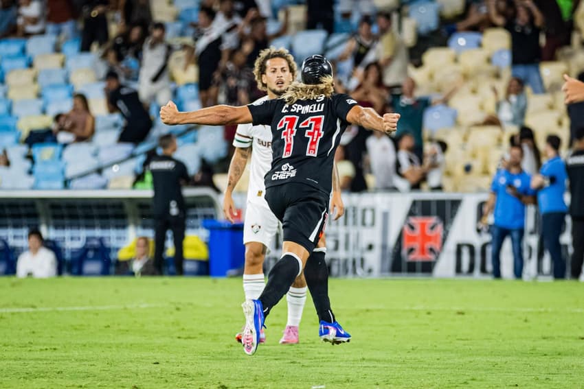 Spinelli comemora o gol de empate do Vasco contra o Fluminense (Foto: Alexandre Maia/MyPhoto Press/Gazeta Press)