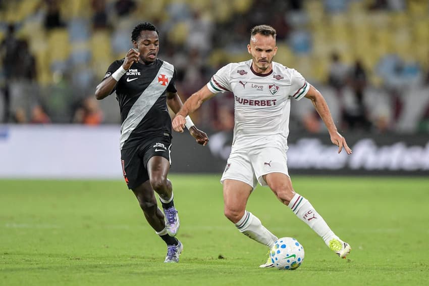Renê em ação no clássico entre Vasco e Fluminense (Foto: Thiago Ribeiro/AGIF/GazetaPress)