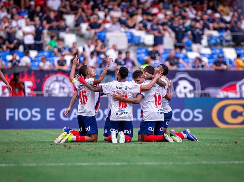 Jogadores do Bahia comemoram gol contra o Remo pelo Brasileirão (Foto: Andrey Siqueira/MyPhoto Press/Gazeta Press) 