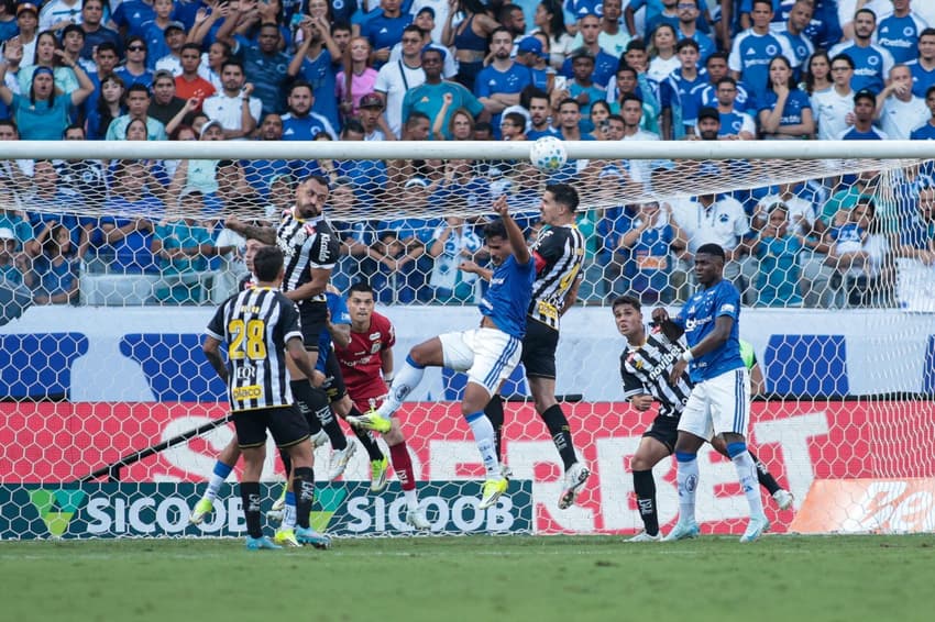 Cruzeiro e Santos protagonizaram empate sem gols pela 8ª rodada do Brasileirão (Foto: VINICIUS JANUARIO TEIXEIRA/Photo Premium/Gazeta Press)