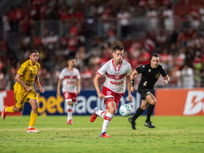 Guilherme Estrella em ação pelo CBR (foto divulgação CRB)