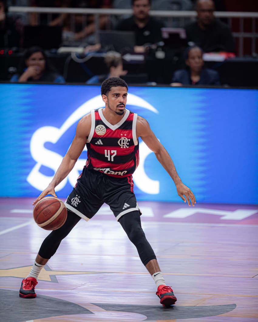 Alexey voltou a jogar pelo Flamengo após 4 meses fora (Foto: PaulaReis / Flamengo)