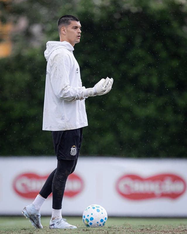 Gabriel Brazão durante treino do Santos no CT Rei Pelé. (Foto: Raul Baretta/ Santos FC)