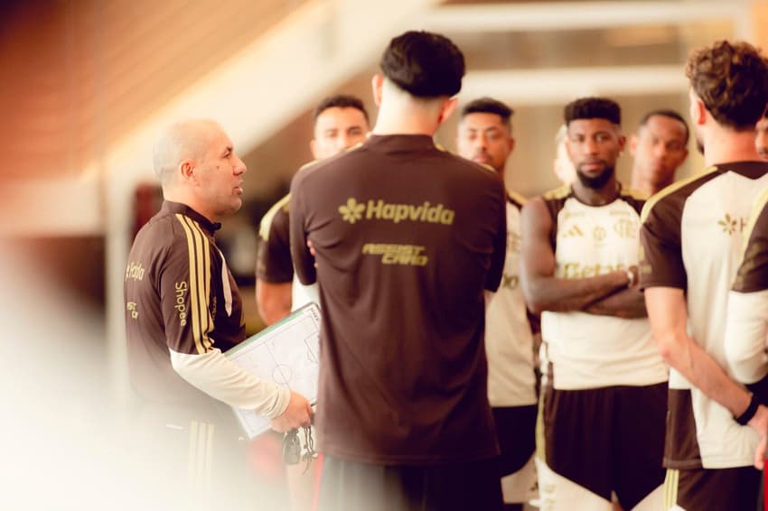 Leonardo Jardim em treino do Flamengo no Ninho do Urubu (Foto: Adriano Fontes/Flamengo)