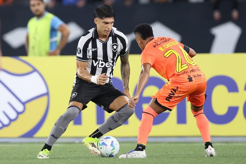 Correa em ação pelo Botafogo contra o Barcelona-EQU (Foto: Vítor Silva/Botafogo)