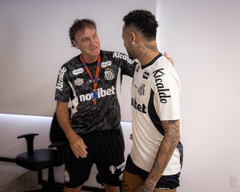 Cuca conversa com Neymar no CT Rei Pelé. (Foto: Raul Baretta/ Santos FC)