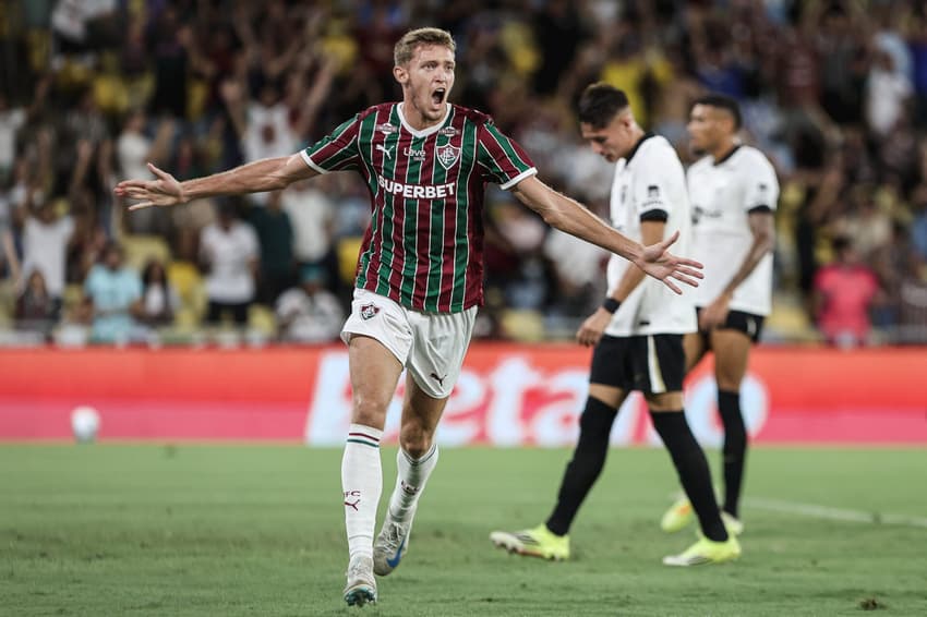 Castillo comemora o primeiro gol com a camisa do Fluminense no duelo contra o Atlético-MG (Foto: Lucas Merçon/ Fluminense FC)