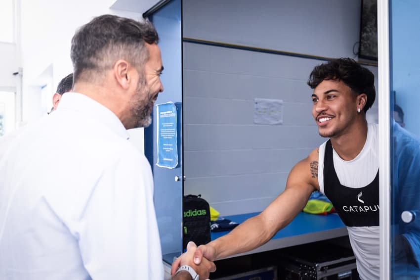 Chegada de Artur Jorge, novo técnico do Cruzeiro (Foto: Gustavo Aleixo/Cruzeiro)