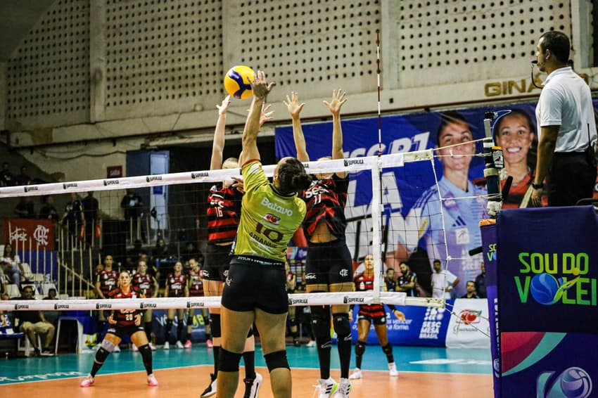 Sesc RJ Flamengo e Mackenzie se enfrentaram no returno da Superliga Feminina (Foto: Julliana Nascimento/ CRF)