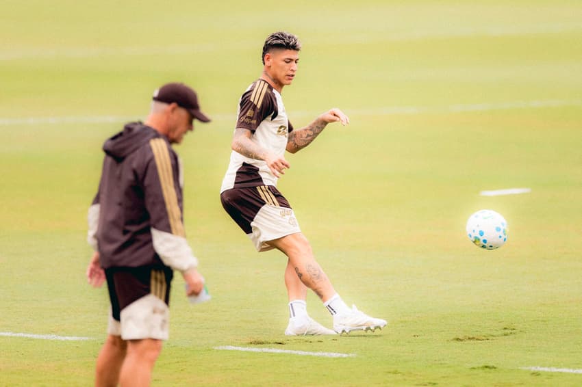 Carrascal em treino do Flamengo (Foto: Adriano Fontes/Flamengo)