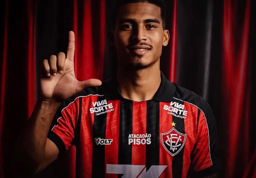 Renê foi anunciado pelo Vitória (Foto: Divulgação/Vitória)