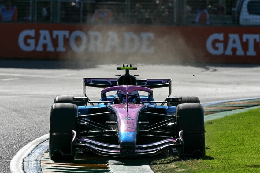 Franco Colapinto pilota durante o segundo treino livre do GP da Austrália de Fórmula 1 em Albert Park. (Foto: Paul Crock/AFP)