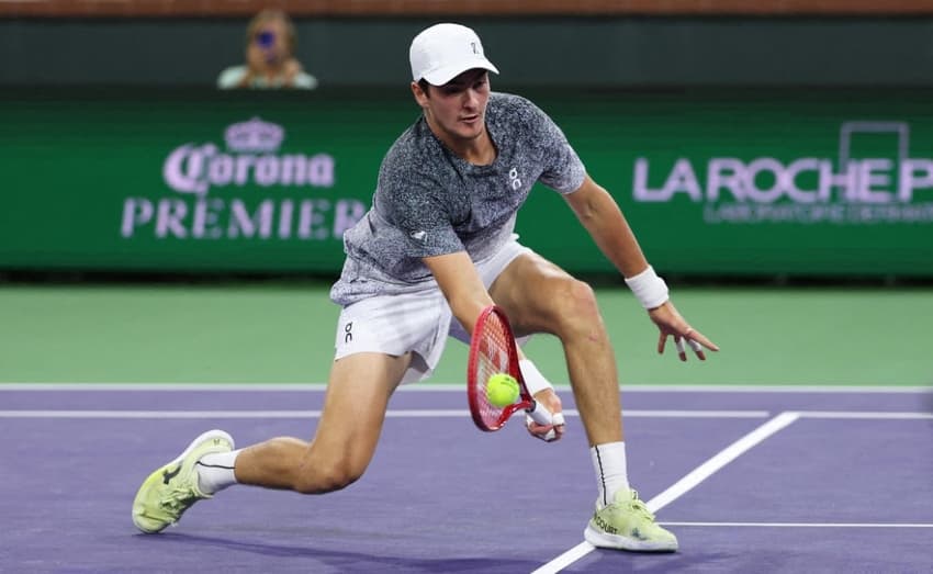 João Fonseca na vitória sobre o americano Tommy Paul no Masters 1000 de Indian Wells (Foto: Clive Brunskill/AFP)