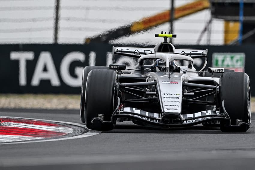 Valtteri Bottas durante o GP da China de Fórmula 1 (Foto: Hector RETAMAL / AFP)