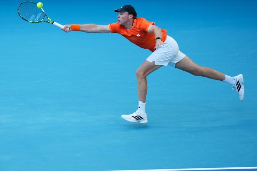 O americano Alex Michelsen na derrota para o italiano Jannik Sinner no Masters 1000 de Miami (Foto; Rich Storry/AFP)