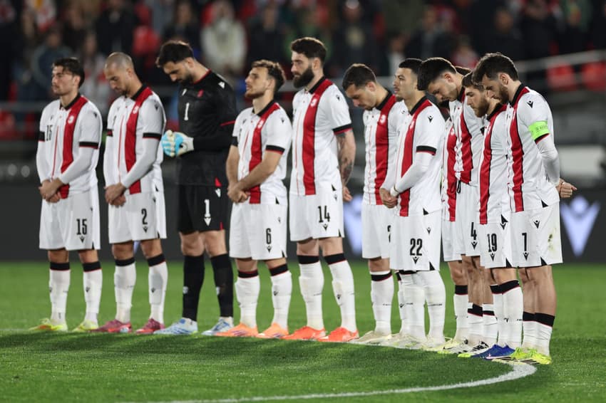 Geórgia vence a Lituânia por 2 a 0 com dois gols de Mikautadze, que ultrapassa Kvaratskhelia na artilharia (Foto: Giorgi Arjevanidze / AFP)