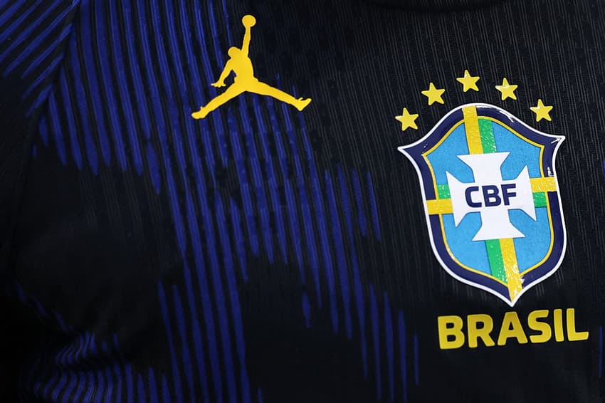 Nike vive momento de pressão e vê ações  despencarem ao menor valor em dez anos