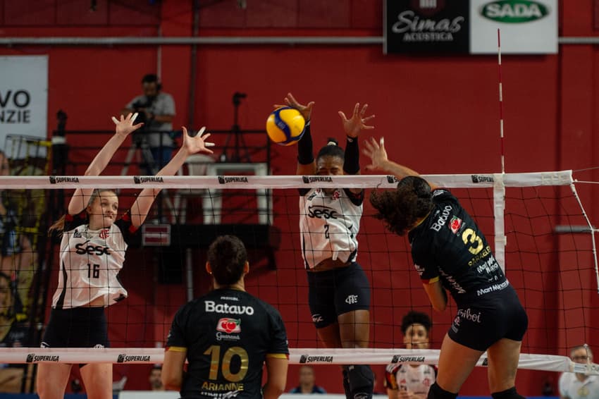 Sesc RJ Flamengo vence Mackenzie no jogo 1 das quartas de final da Superliga 25/26 (Foto: Alessandra Torres)
