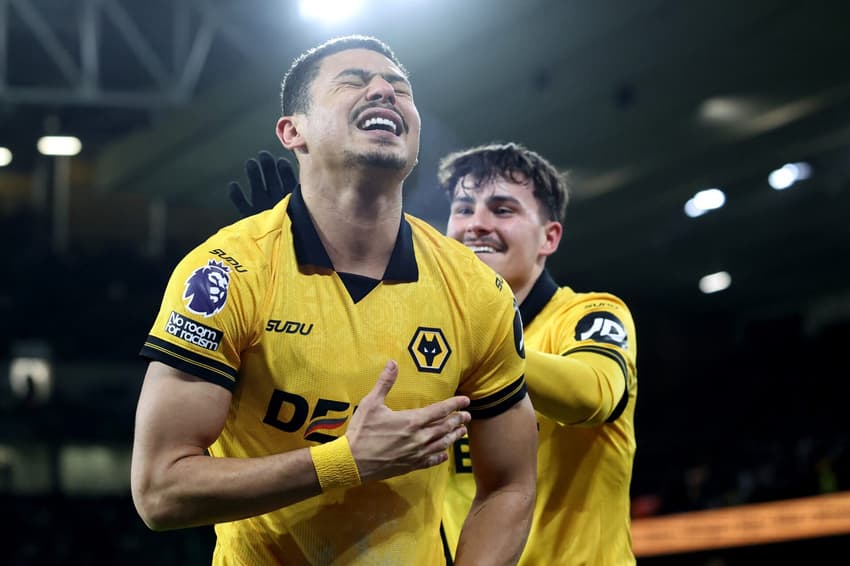 André comemorando o gol do Wolves sobre o Liverpool (Foto: Darren Staples/AFP)
