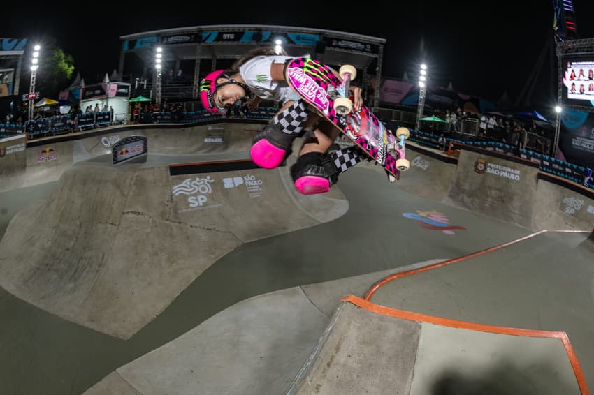 A campeã olímpica Arisa Trew brilhou nas quartas do Mundial de Skate