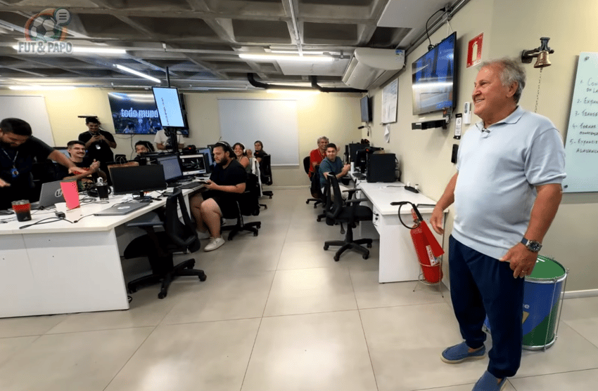 Zico na redação do Lance! (Foto: Reprodução)