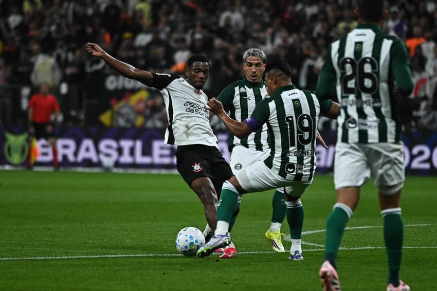 Corinthians x Coritiba se enfrentam pela 5ª rodada do Brasileirão (Foto: Renato Gizzi/E.Fotografia/Gazeta Press)