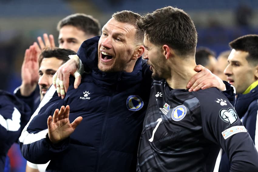 Dzeko comemora vitória da Bósnia sobre País de Gales em busca de vaga na Copa do Mundo